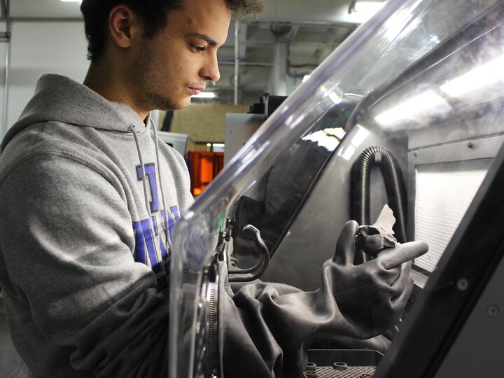 Cleaning a part on the Fuse Sift
