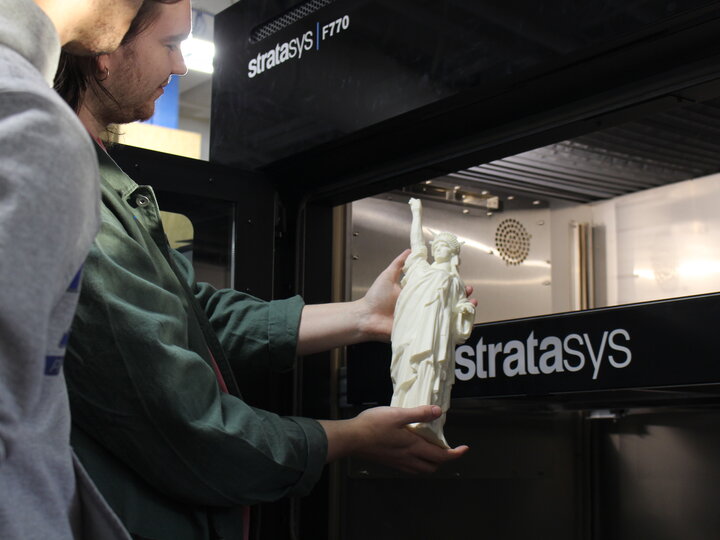 Unloading a print from the Stratasys F770